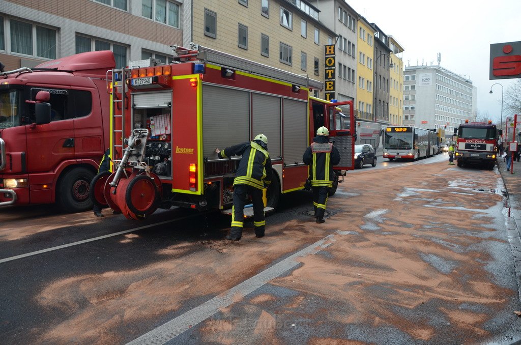 Stadtbus fing Feuer Koeln Muelheim Frankfurterstr Wiener Platz P293.JPG